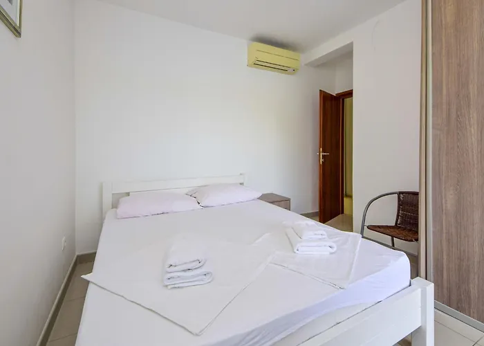 Appartamento Jasmina-2 By Interhome